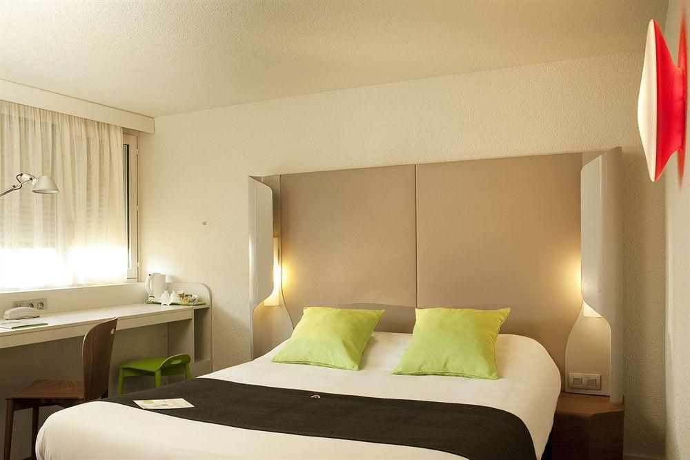 Campanile Hotel אוש חדר תמונה