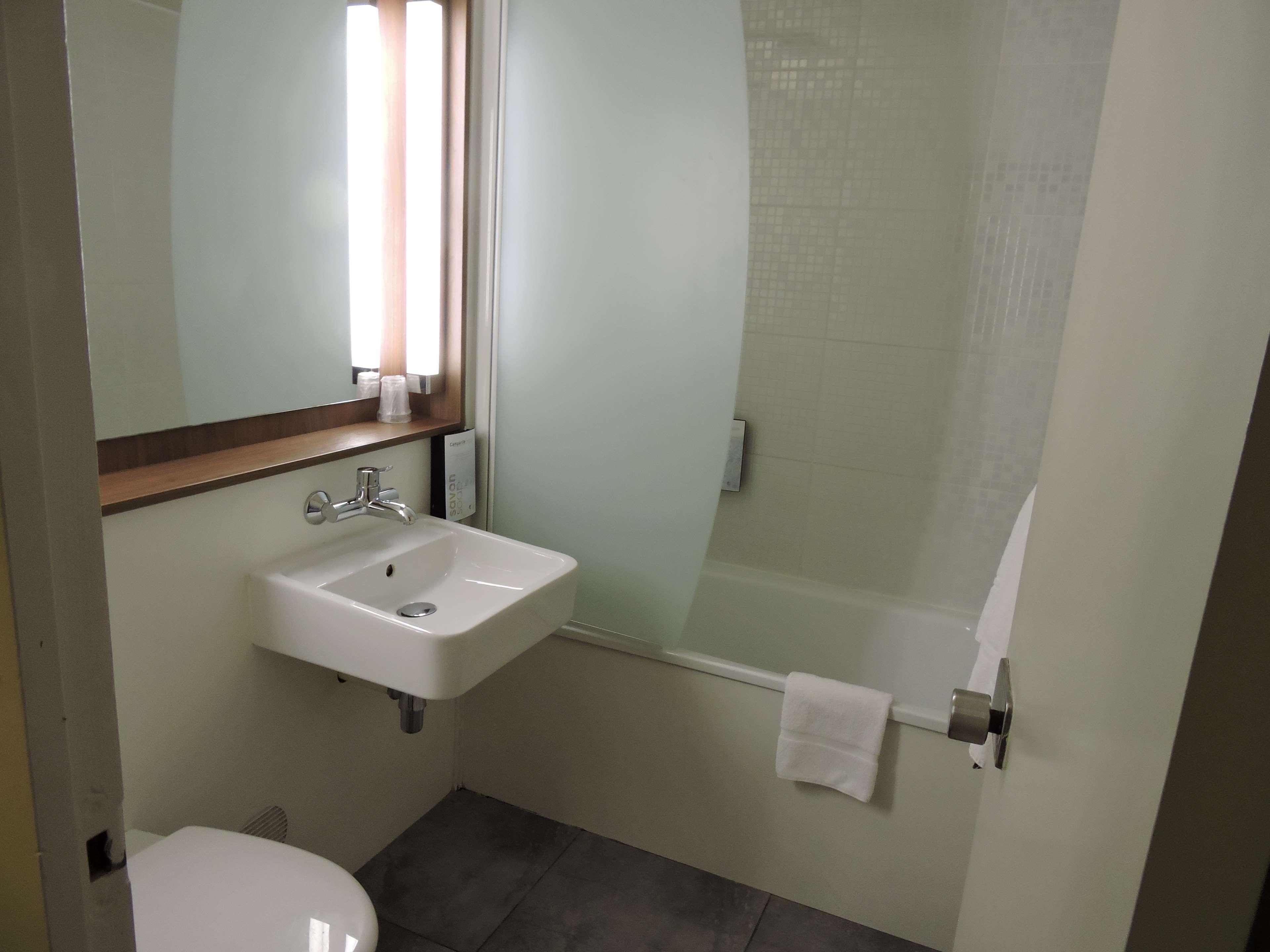 Campanile Hotel אוש מראה חיצוני תמונה
