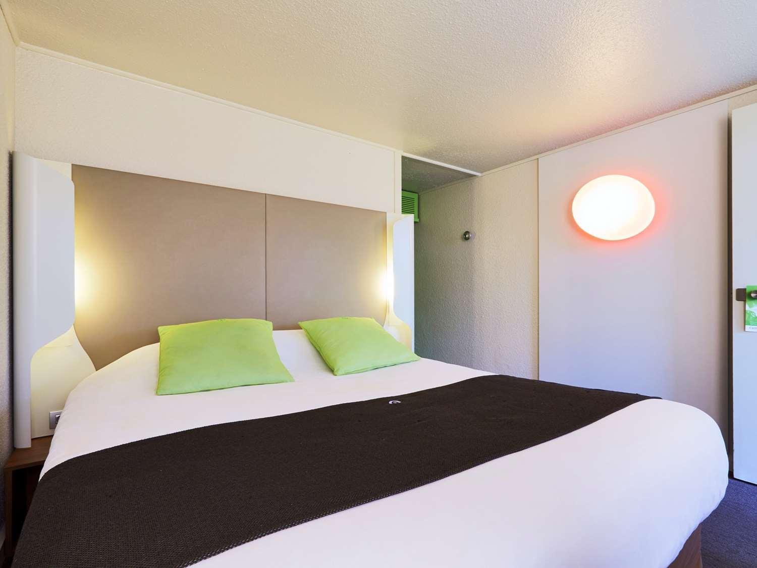 Campanile Hotel אוש מראה חיצוני תמונה