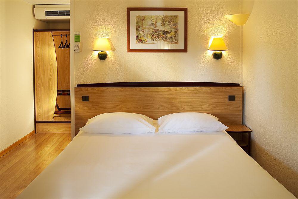 Campanile Hotel אוש חדר תמונה