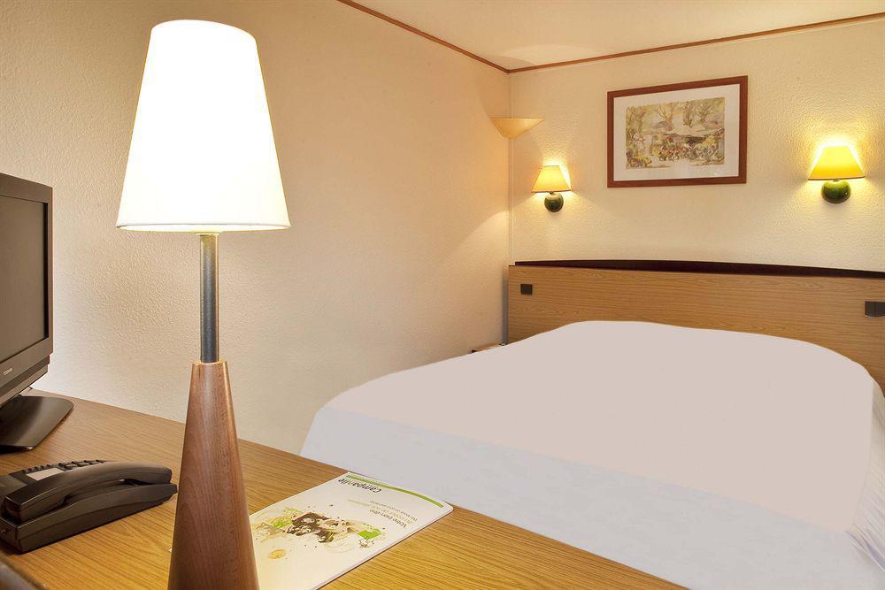 Campanile Hotel אוש חדר תמונה